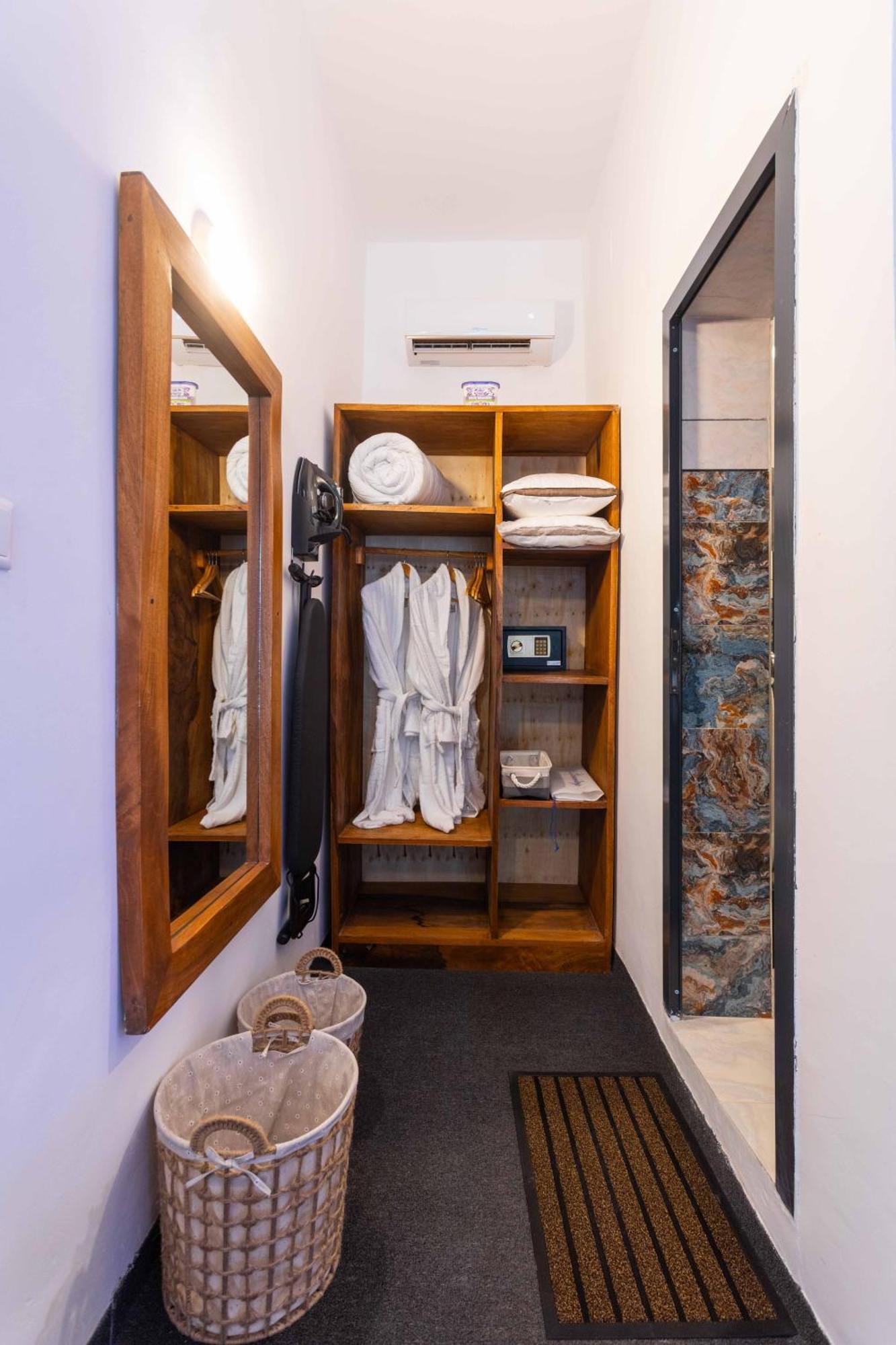 Hotel Canary &